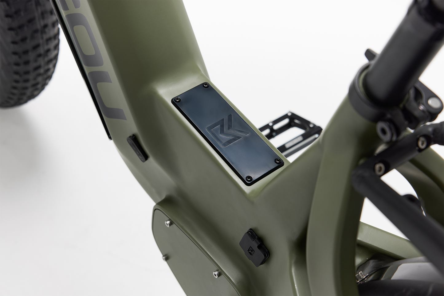 Bakcou Flatlander SD E-Bike – Angled View Highlighting Step-Through Frame, Matte Army Green