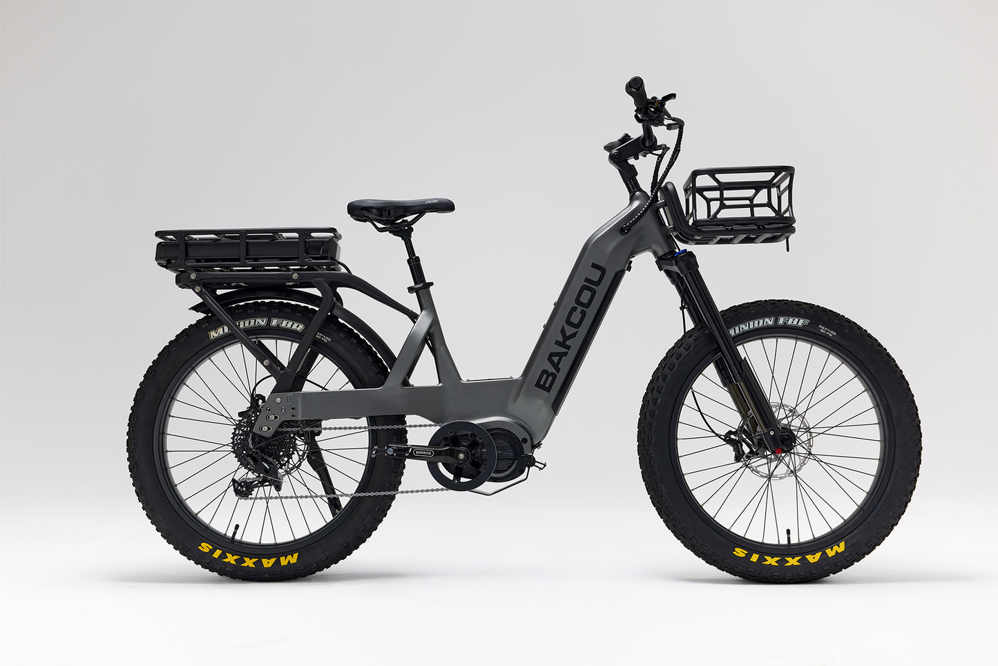 Bakcou Mule SD E-Bike – Side View, Passenger Side, Matte Gun Metal Gray Frame with Front Basket and Battery