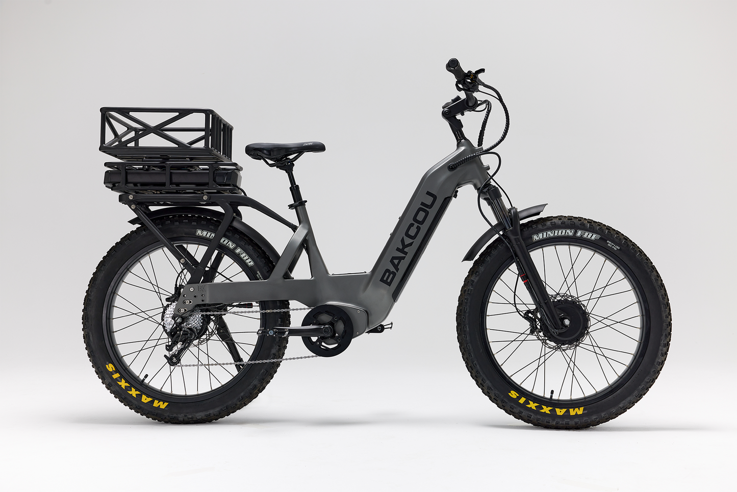 Bakcou Kodiak SD AWD E-Bike – Side View, Gun Metal Gray Frame with Rear Basket and Battery