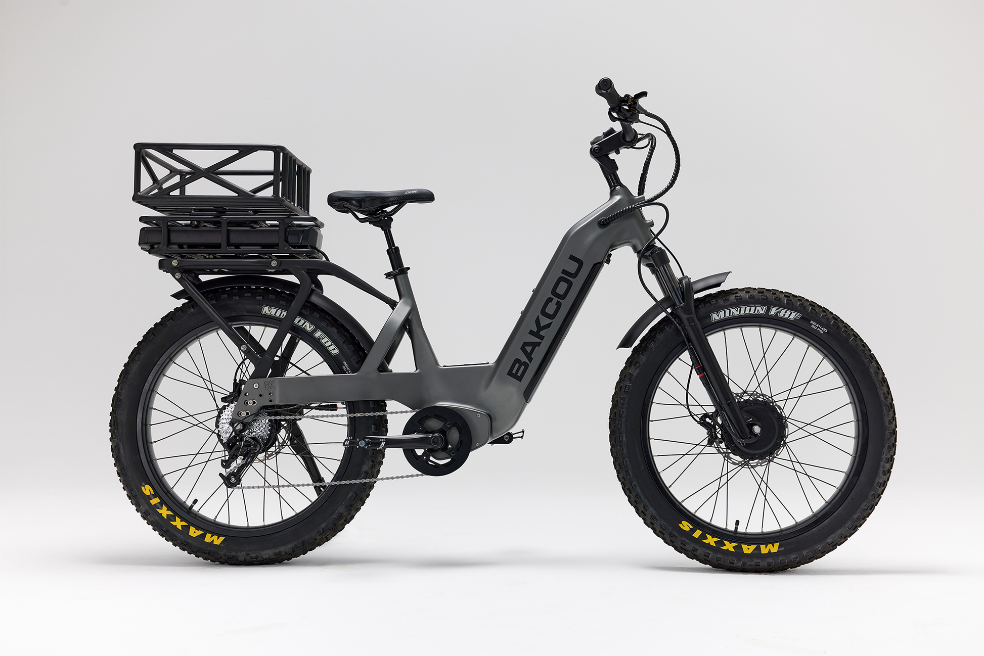 Bakcou Kodiak SD AWD E-Bike – Side View, Gun Metal Gray Frame with Rear Basket and Battery