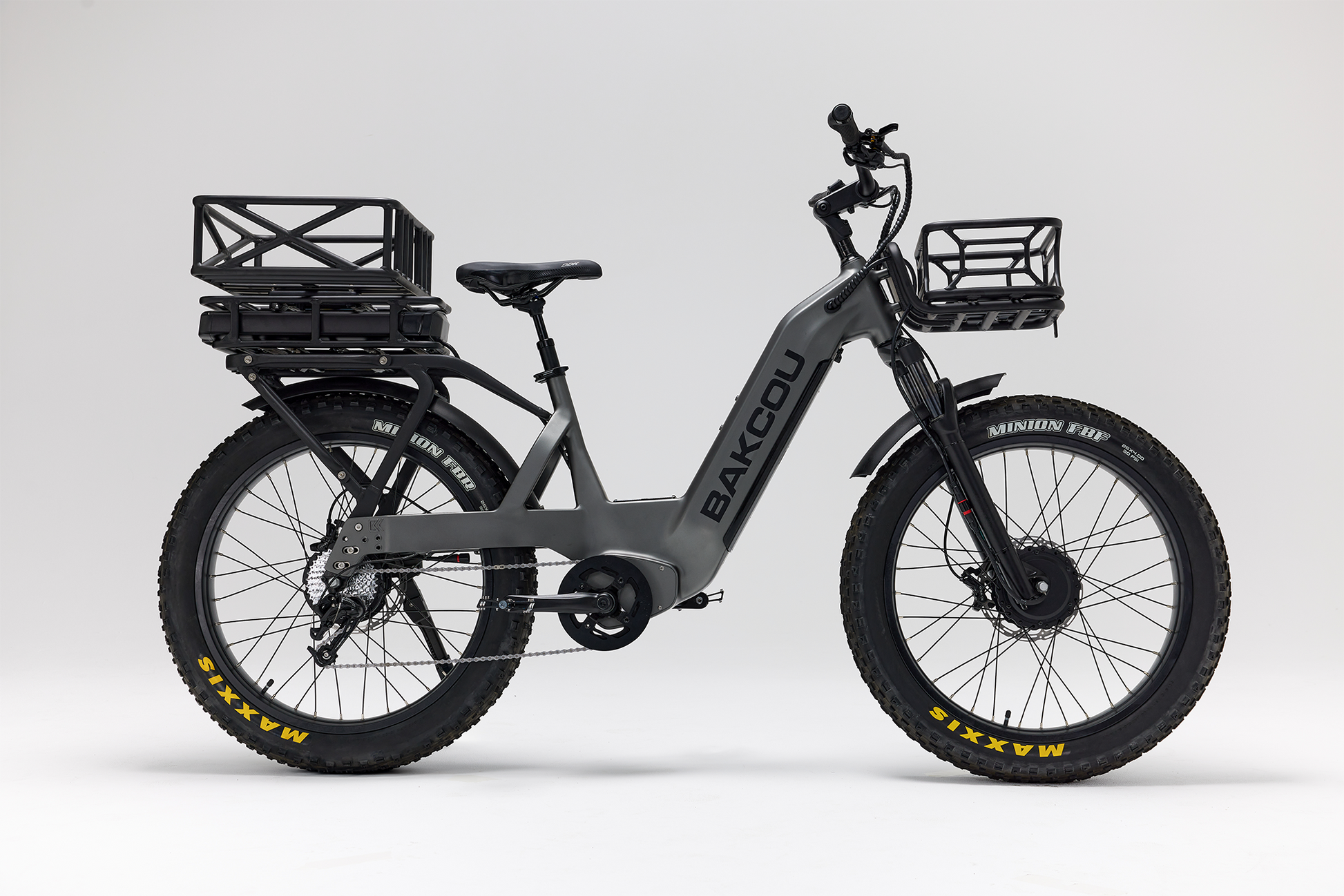 Bakcou Kodiak SD AWD E-Bike – Side View, Gun Metal Gray Frame with Front and Rear Baskets