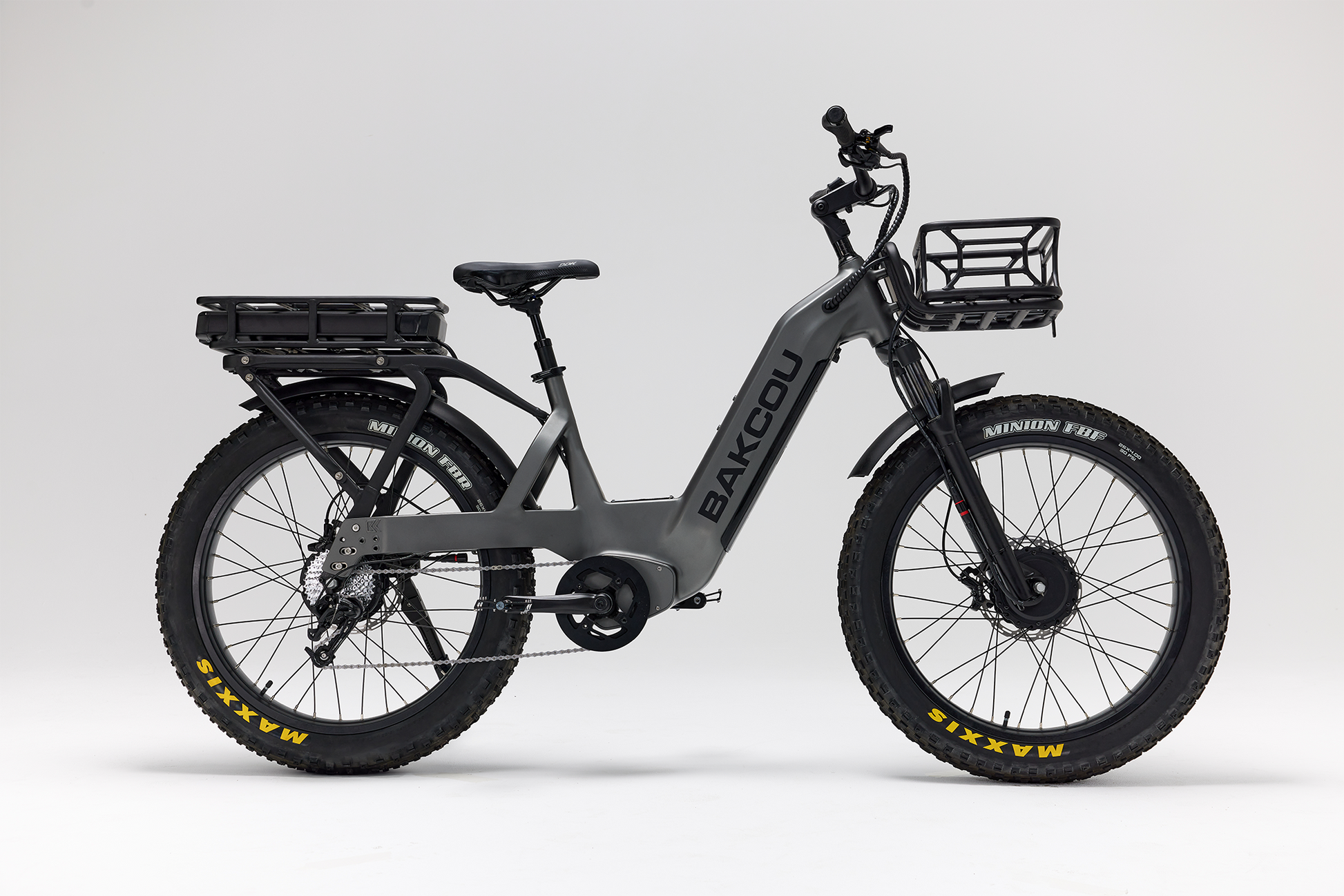 Bakcou Kodiak SD AWD E-Bike – Side View, Gun Metal Gray Frame with Front Basket and Battery
