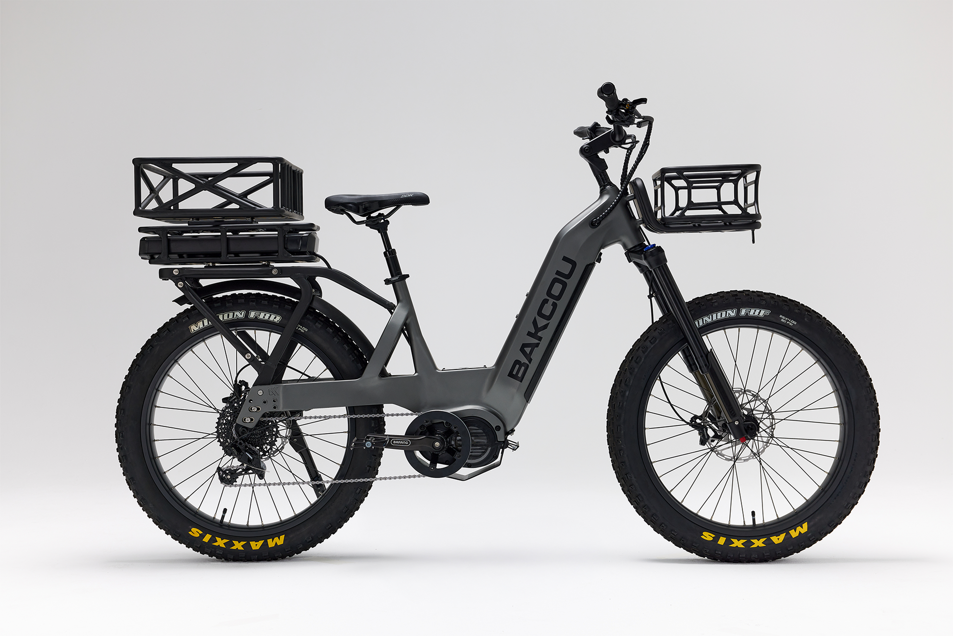 Bakcou Mule SD E-Bike – Side View, Passenger Side, Matte Gun Metal Gray Frame with Front & Rear Baskets and Battery