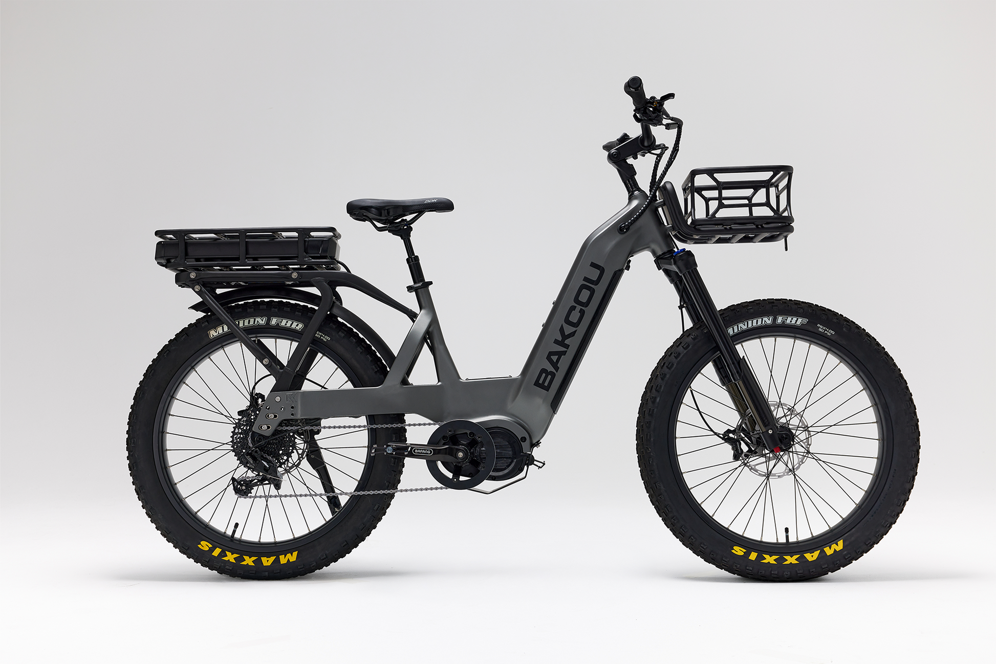 Bakcou Mule SD E-Bike – Side View, Passenger Side, Matte Gun Metal Gray Frame with Front Basket and Battery